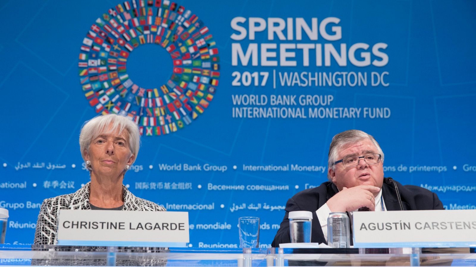 La directora gerente del FMI, Christine Lagarde, junto al gobernador del Banco de México y presidente del Comité Financiero y Monetario del FMI, Agustín Carstens