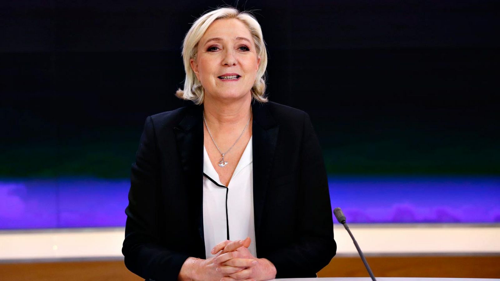 Marine le Pen, en la entrevista en la que ha anunciado que se aparta de la presidencia del Frente Nacional