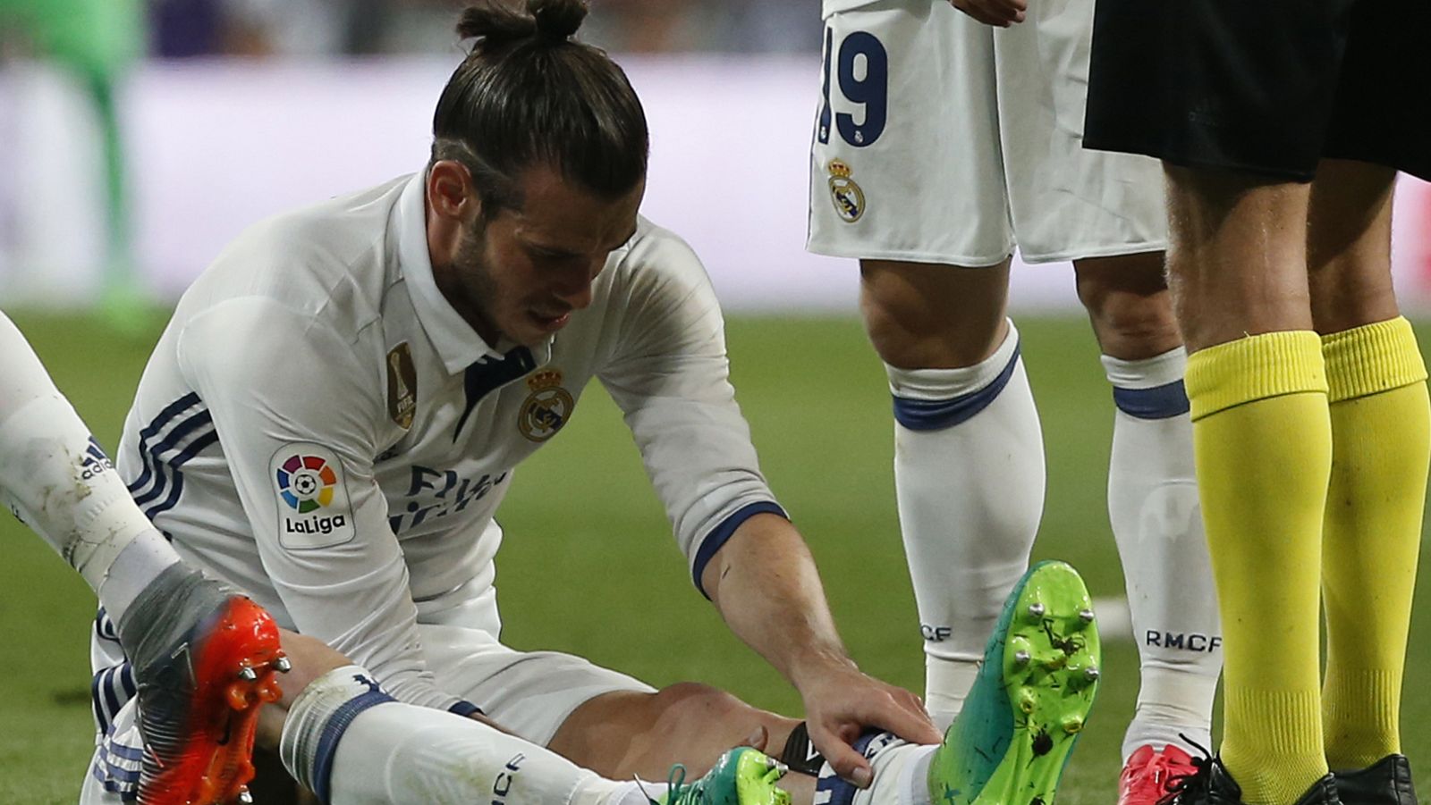 Gareth Bale, en el momento de su lesión el pasado domingo ante el Barça