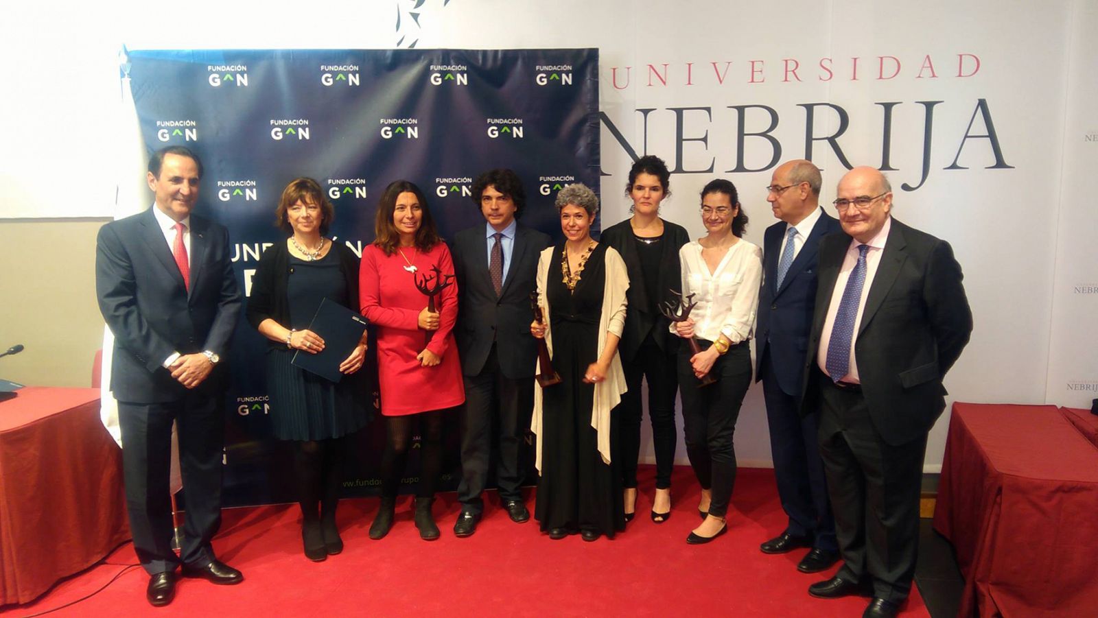 Foto de familia de loa II Premios de Periodismo Fundación Grupo Norte contra la Violencia de Género