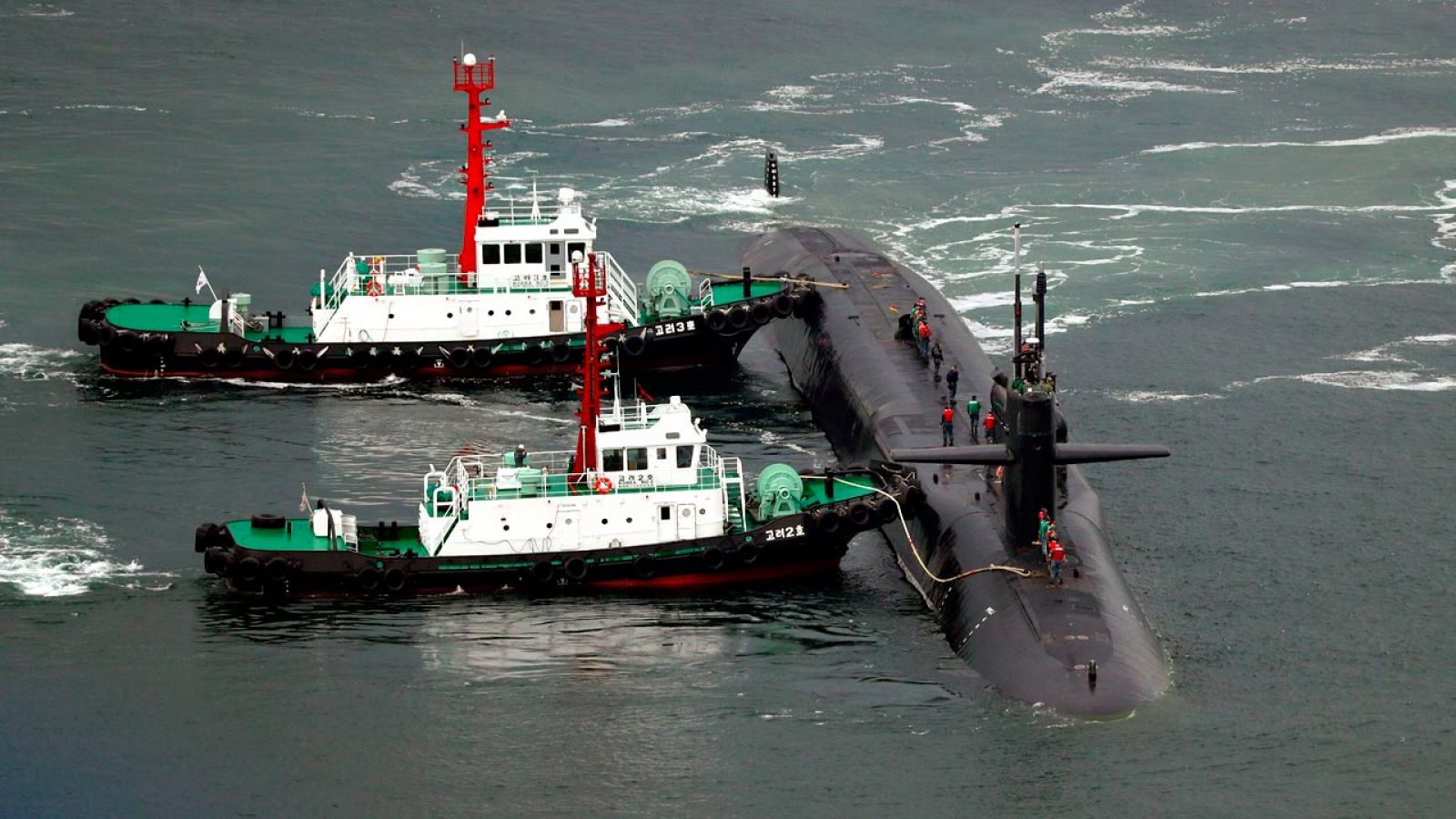 El submarino nuclear 'USS Michigan', en su atraque al puerto de Busan