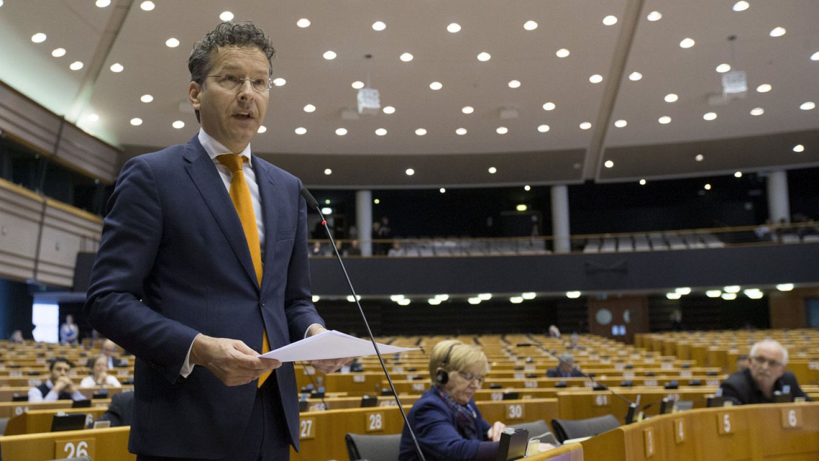 El presidente del Eurogrupo, Jeron Dijsselbloem, en el pleno de la Eurocámara durante un debate sobre la situación del estancado segundo rescate a Grecia.