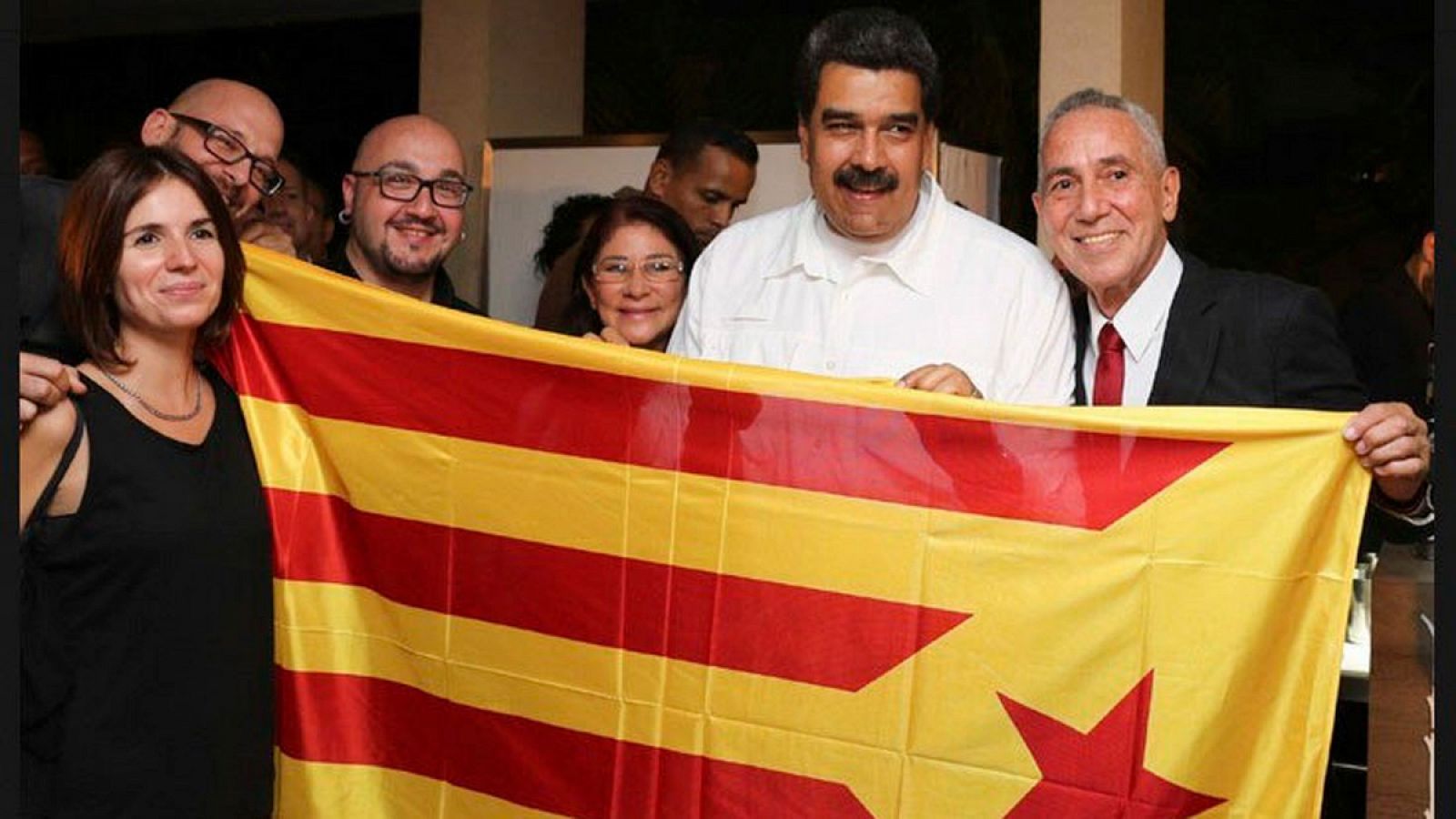 La imagen difundida por la organización independentista Itaca, con Maduro posando con una estelada.
