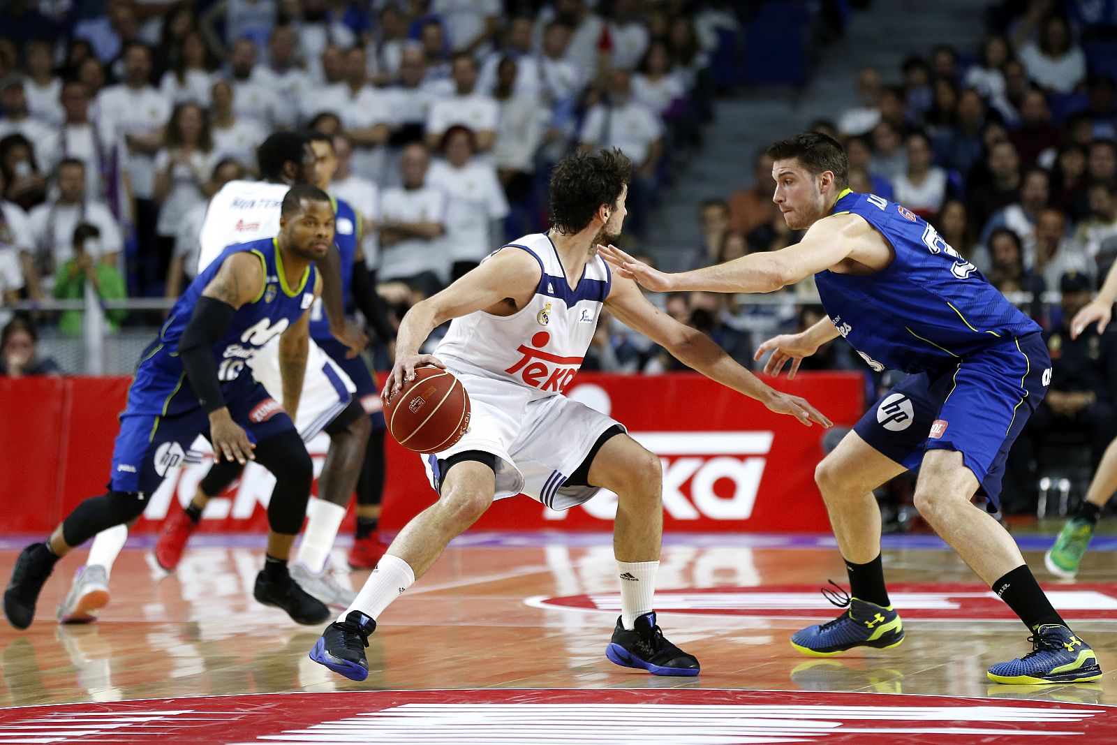 Llull, en acción ante Estudiantes