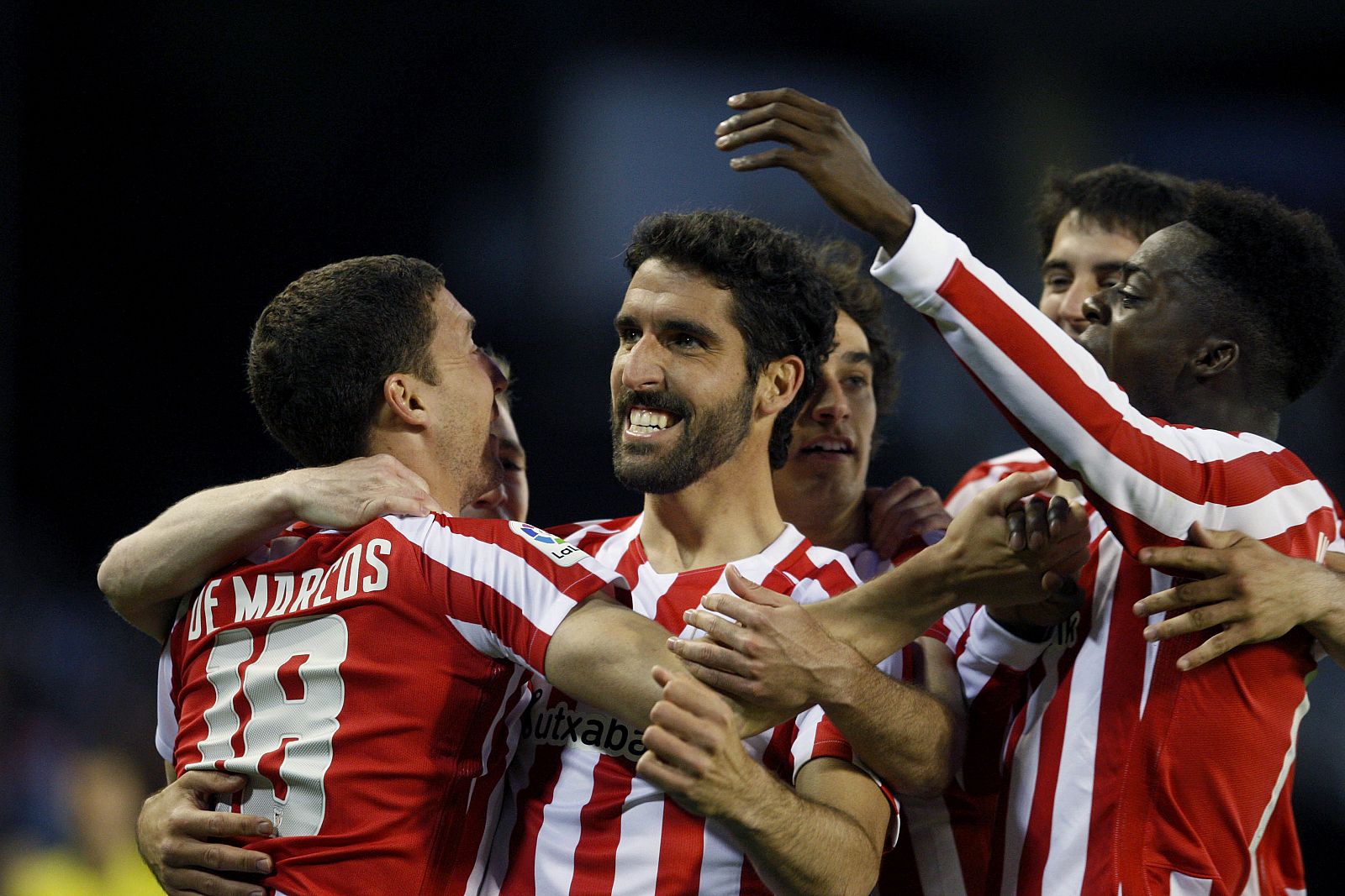 Raúl García celebra su segundo gol