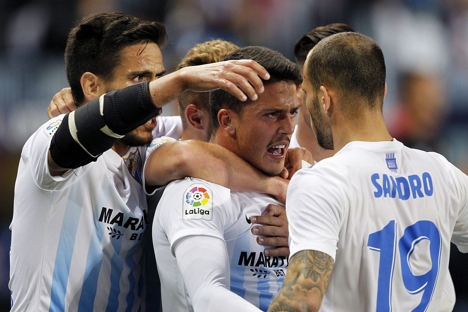 Pablo Fornals (c) celebra el primer gol del Málaga