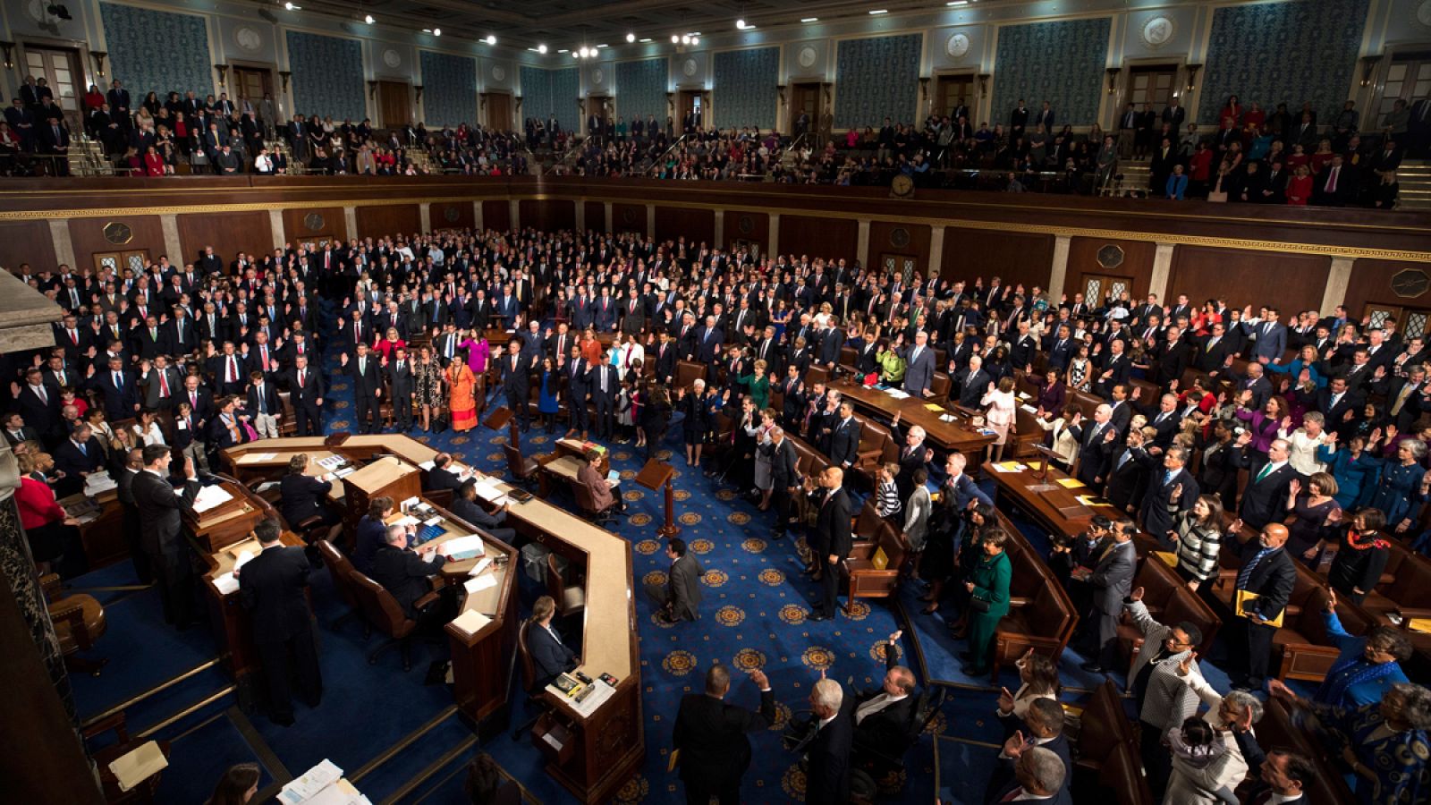 Imagen de archivo, correspondiente al pasado mes de enero, de los miembros del Congreso estadounidense jurando su cargo.