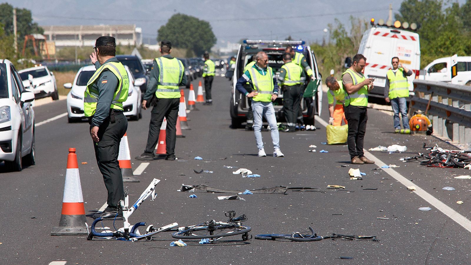 Dos ciclistas muertos y tres heridos al ser arrollados por una conductora ebria en Oliva