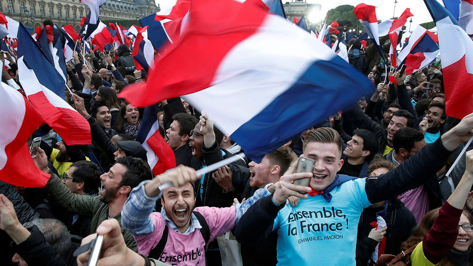 Partidarios de Emmanuel Macron celebran la victoria