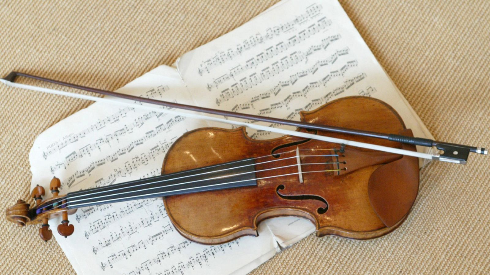 Los famosos violines "Stradivarius" fueron manufacturados por el luthier italiano Antonio Stradivari (1644-1737).