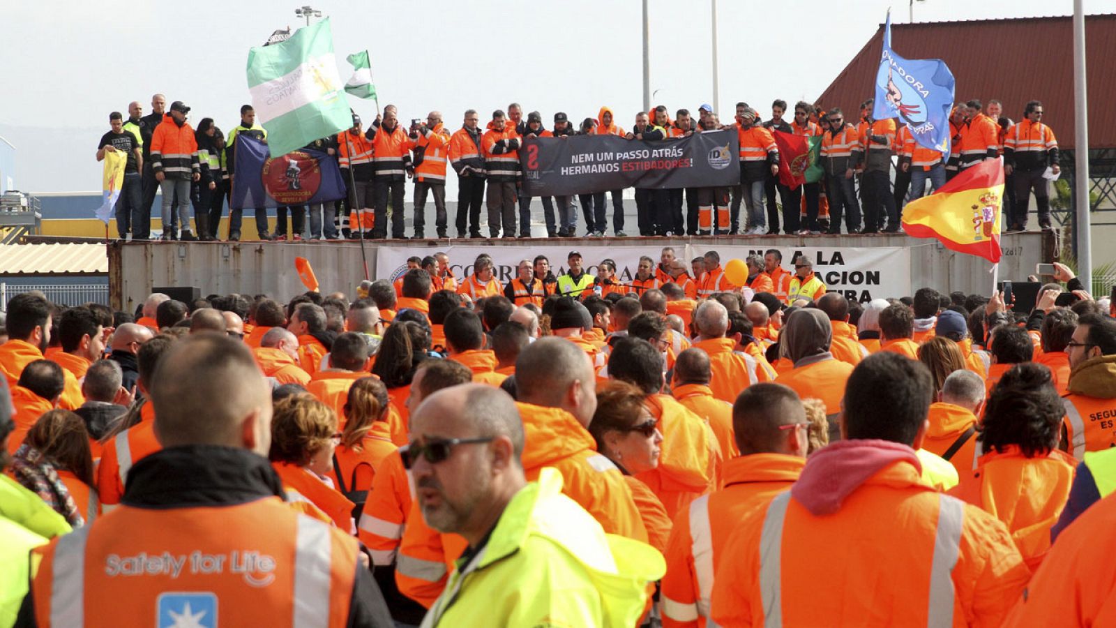 Protesta de los estibadores den el Puerto de Algeciras el pasado mes de febrero