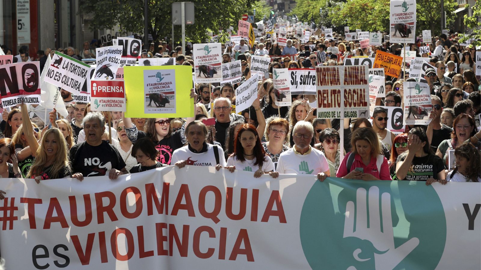 Una manifestación recorre las calles de Madrid contra las corridas de toros
