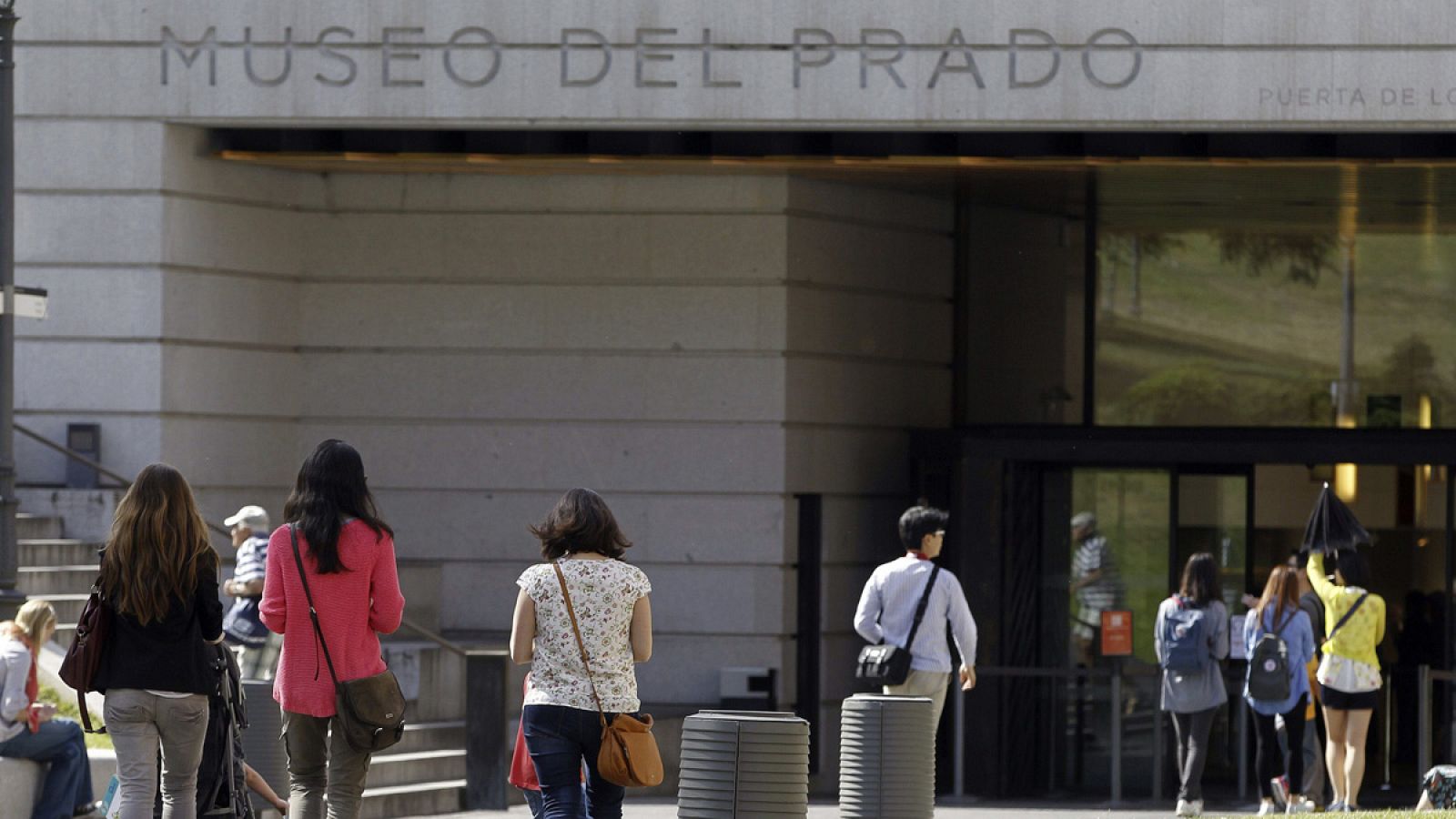 Decenas de personas acceden al Museo del Prado en el Día Internacional de los Museos de 2014