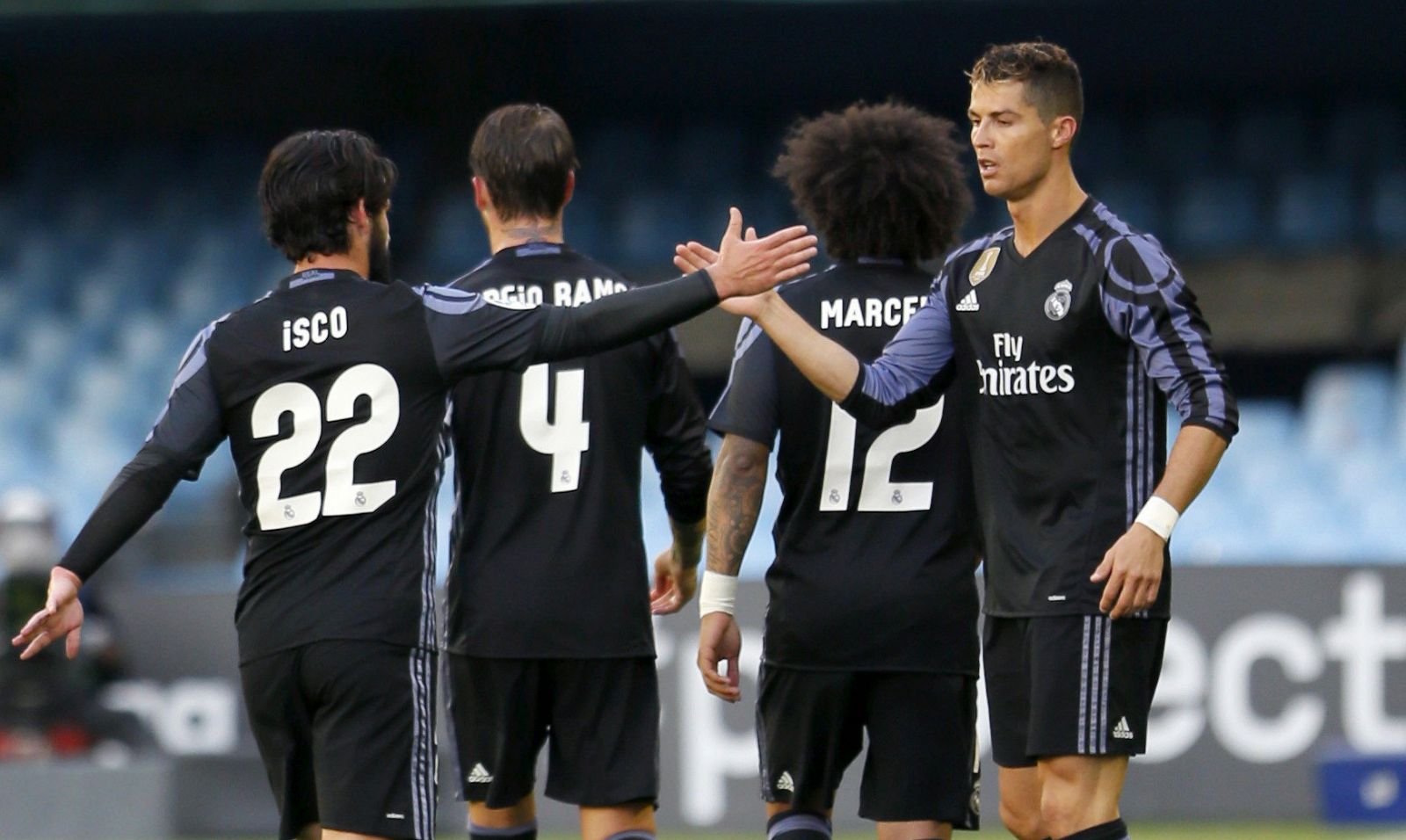 Los jugadores del Real Madrid celebran el primer gol de Cristiano Ronaldo.