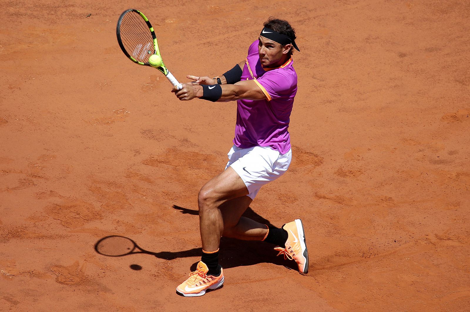 Rafa Nadal avanza a los cuartos de final del Torneo de Roma.