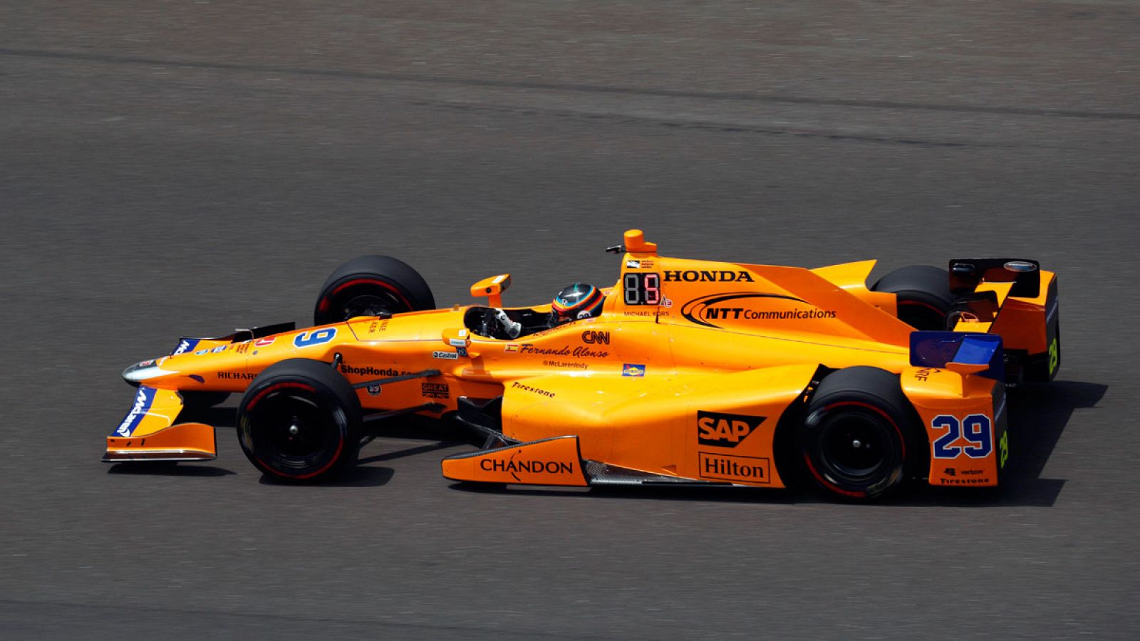 Alonso durante el quinto día de entrenamientos libres para las 500 Millas de Indianápolis.