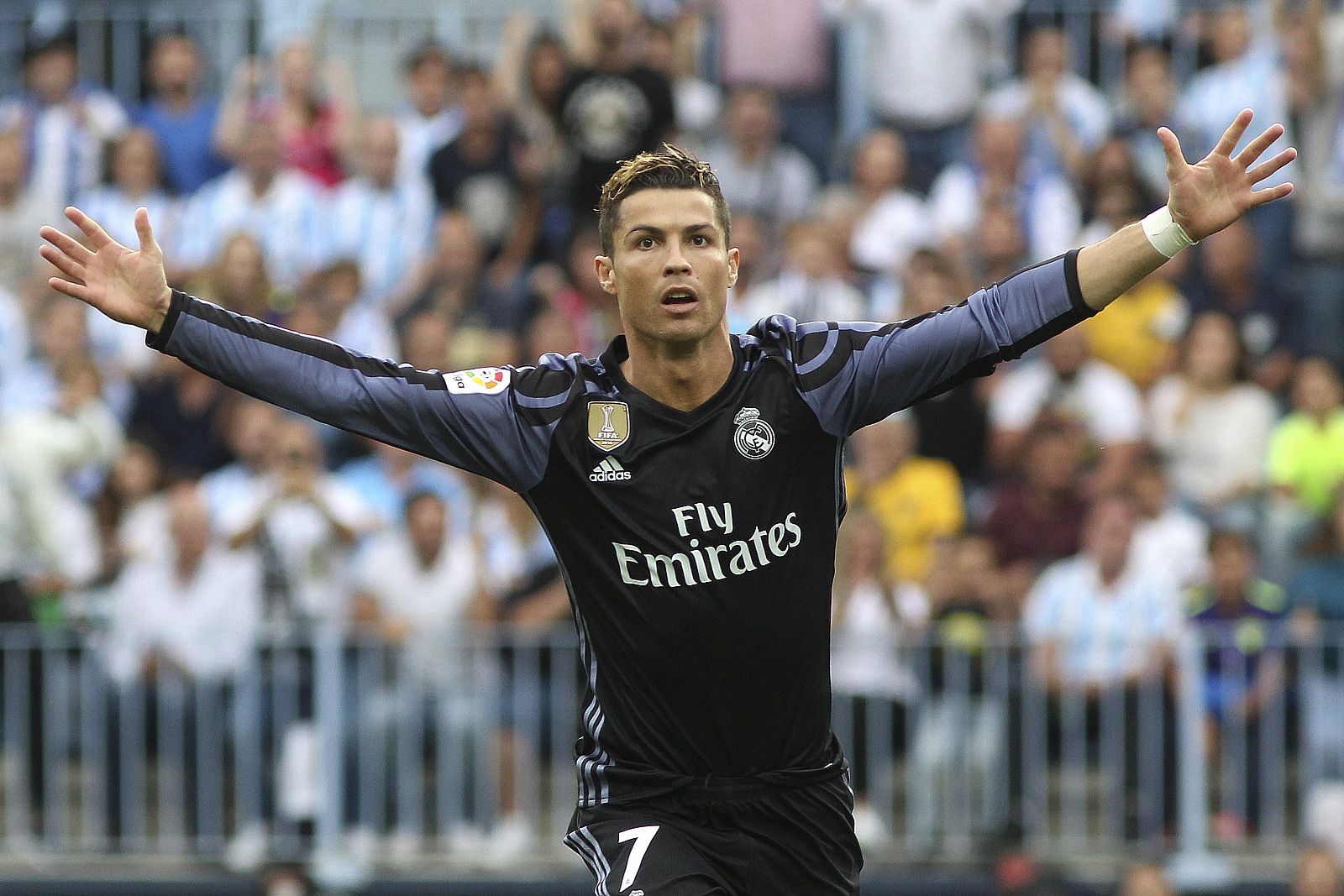 Cristiano Ronaldo celebra su gol, primero del equipo ante el Málaga CF.