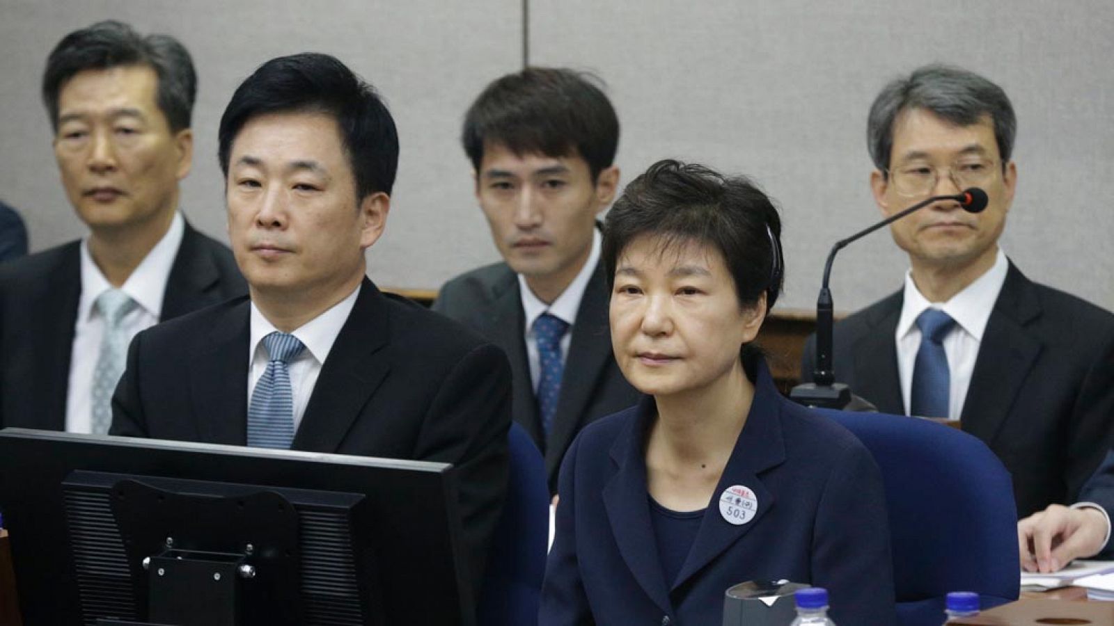 La ex presidenta de Corea del Sur, Park Geun-hye, asiste a su juicio este martes en el Tribunal Central del Distrito de Seúl.