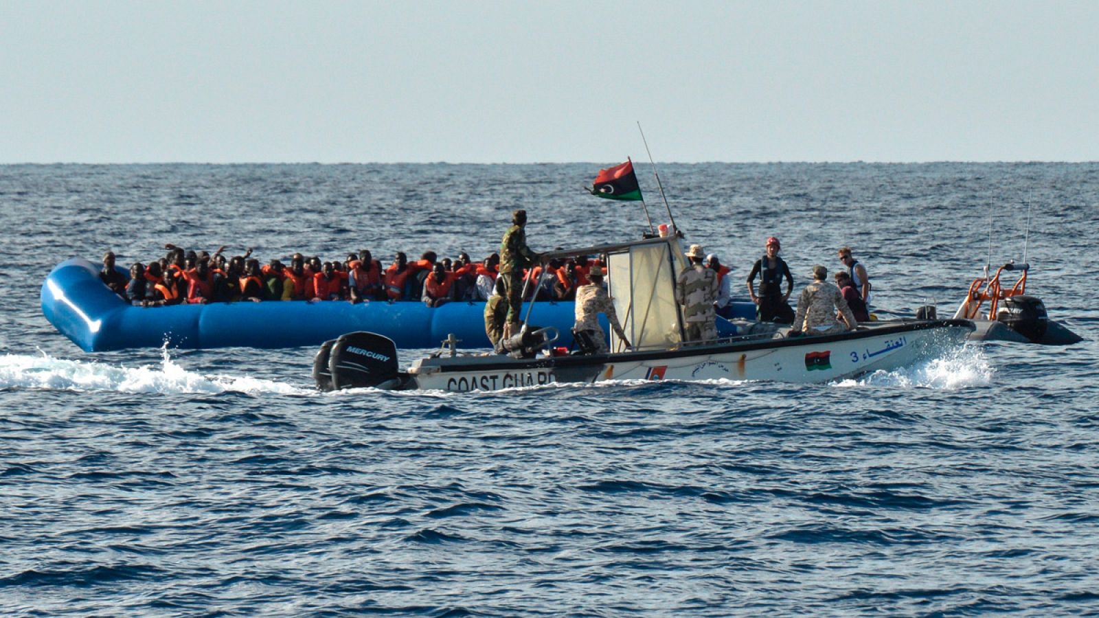Una imagen de archivo de una operación de rescate de una embarcación en aguas de Libia
