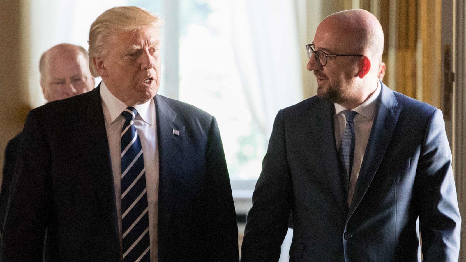 El presidente estadounidense Donald Trump junto al primer ministro belga Charles Michel en Bruselas