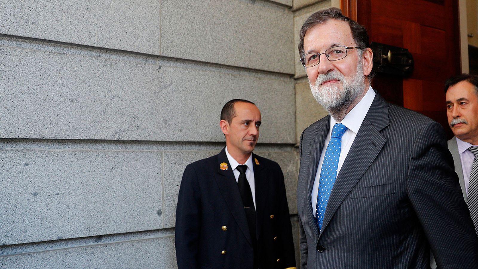 El presidente del Gobierno, Mariano Rajoy, a la salida del Congreso de los Diputados
