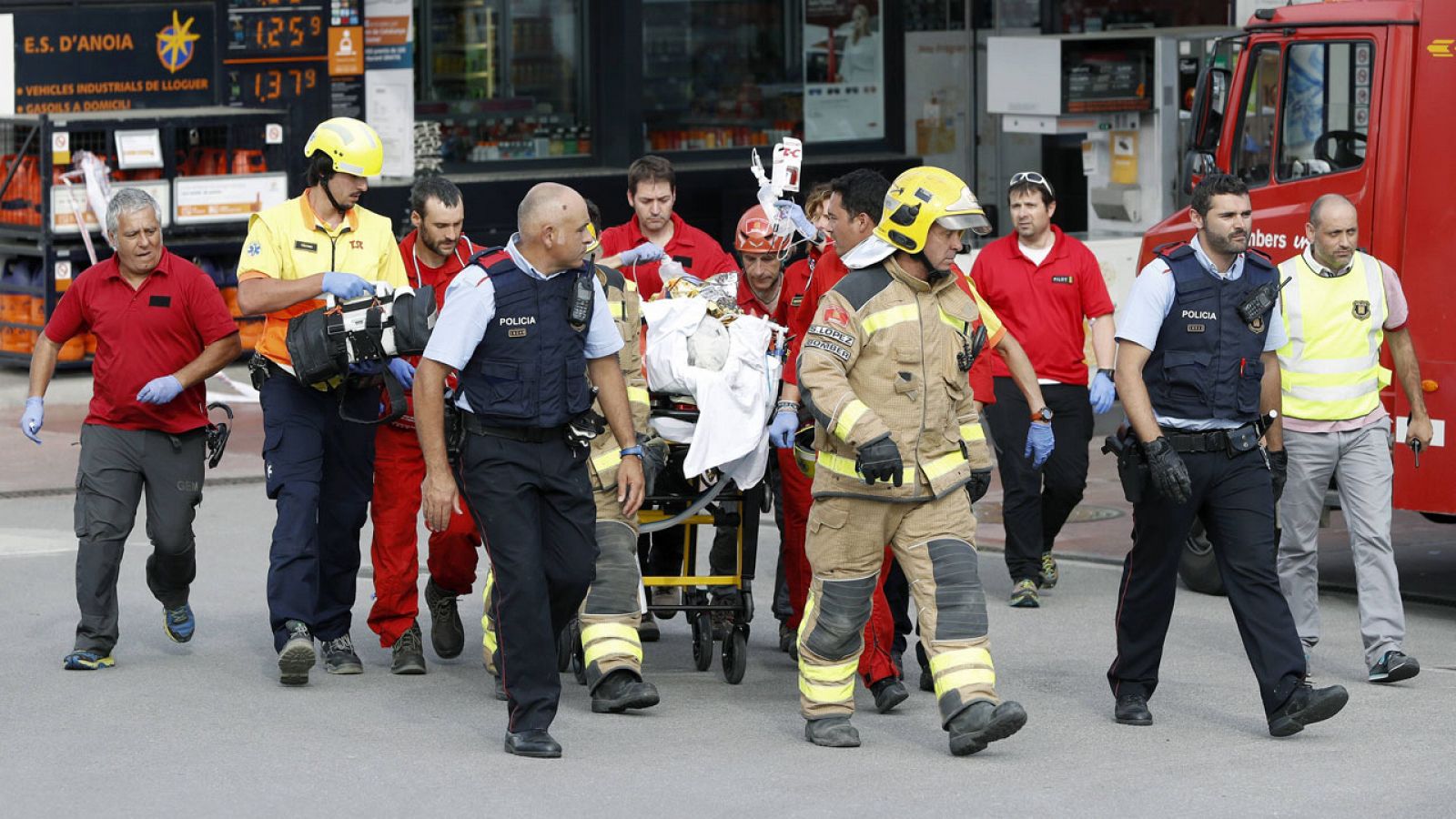 Imagen de archivo del rescate de un trabajador herido.