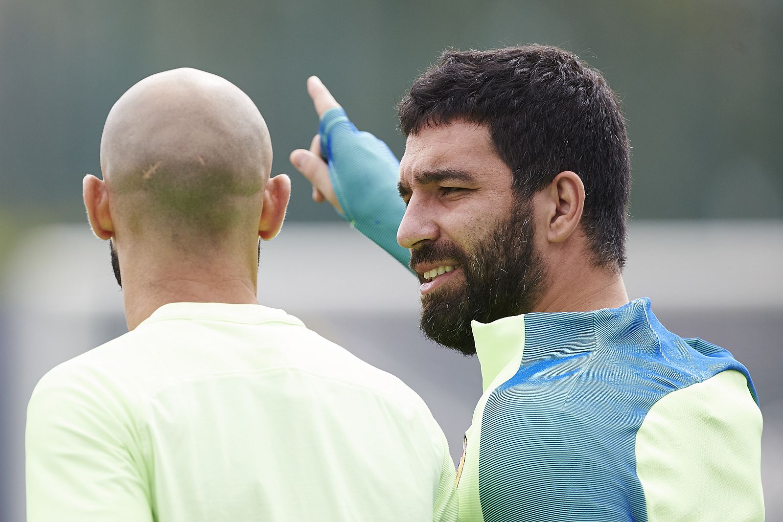 Arda Turan durante un entrenamiento en la ciudad deportiva Joan Gamper.