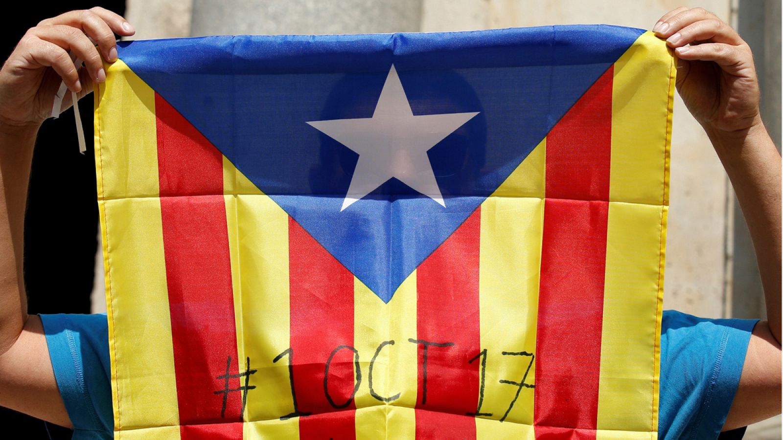 Una estelada catalana con la fecha del referéndum del 1 de octubre de 2017