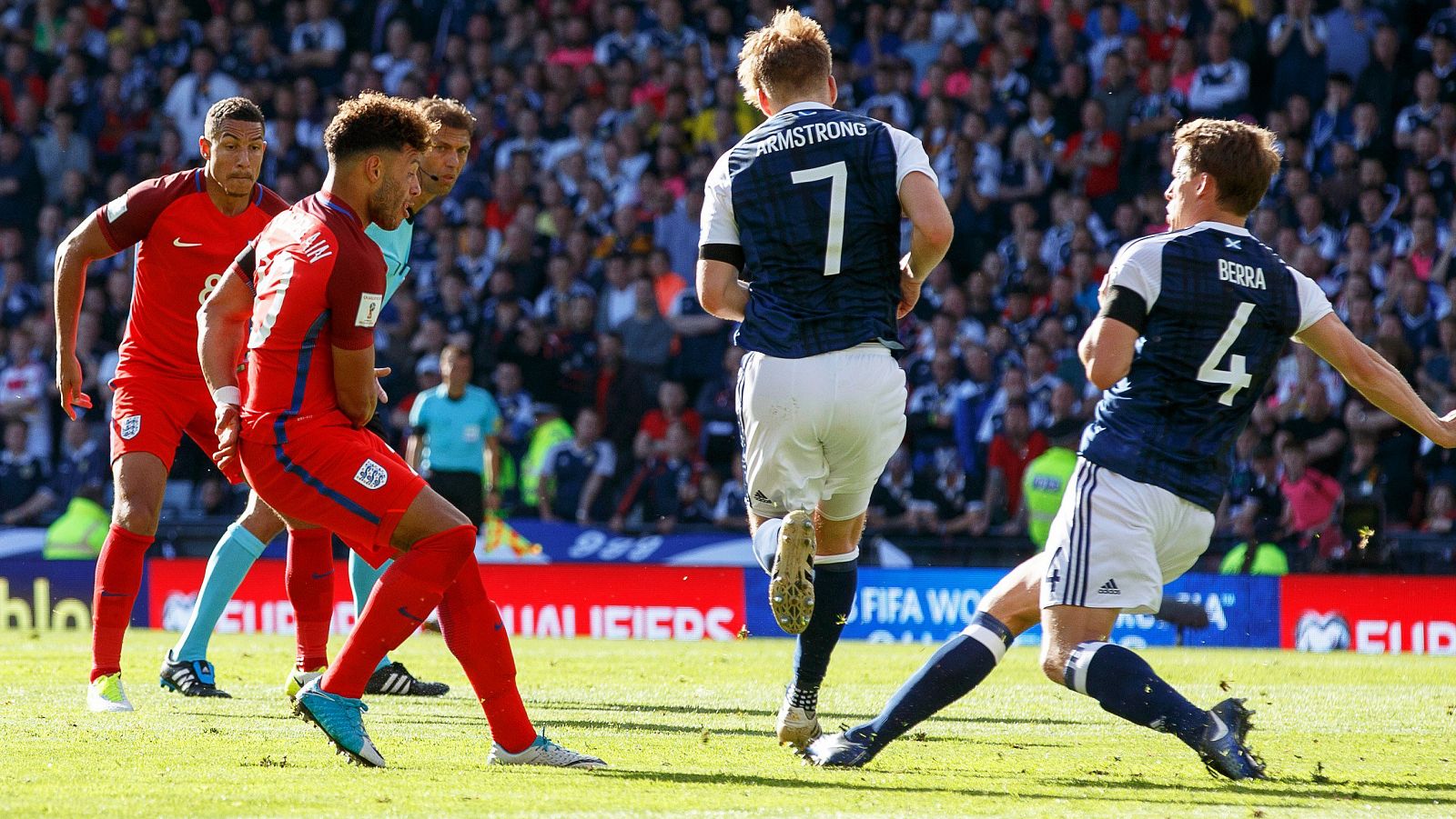 Escocia e Inglaterra empatan 2-2 en Hampden Park