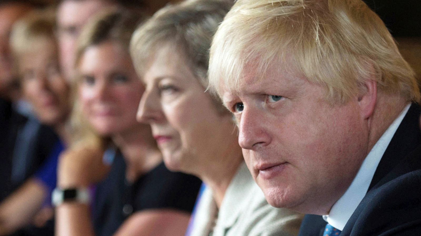 El ministro de Exterores británico, Boris Johnson, junto con la primera ministra, Theresa May.