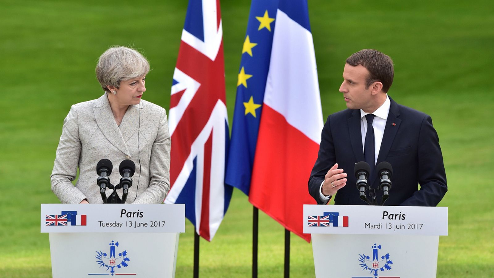 La primera ministra británica, Theresa May, y el presidente francés, Emmanuel Macron, en París