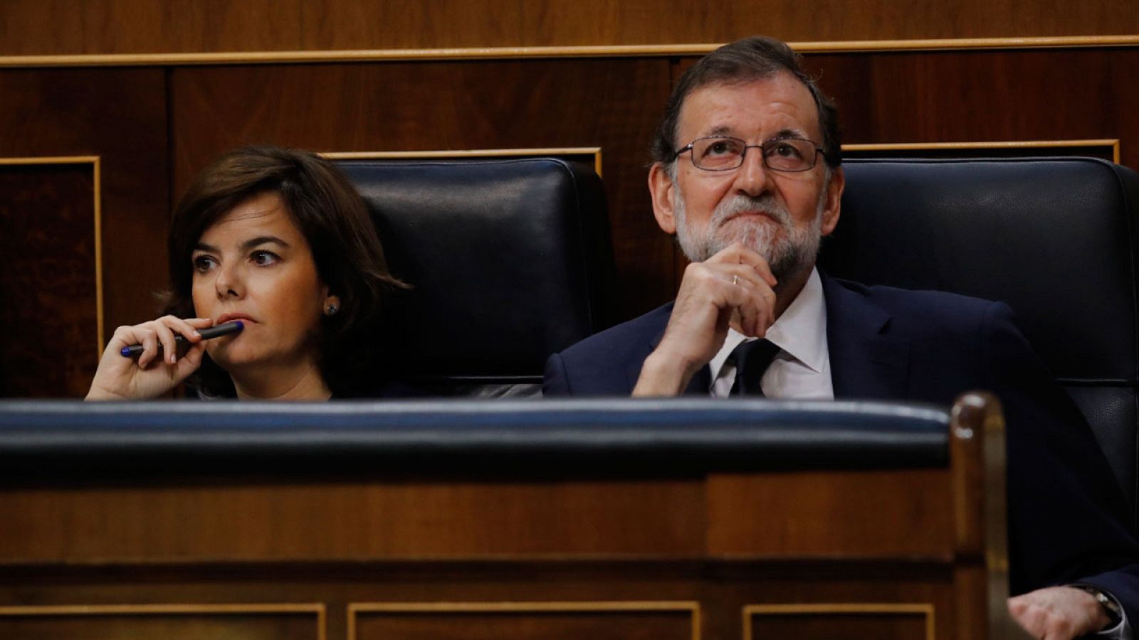 El presidente del Gobierno, Mariano Rajoy, y la vicepresidenta, Soraya Sáenz de Santamaría