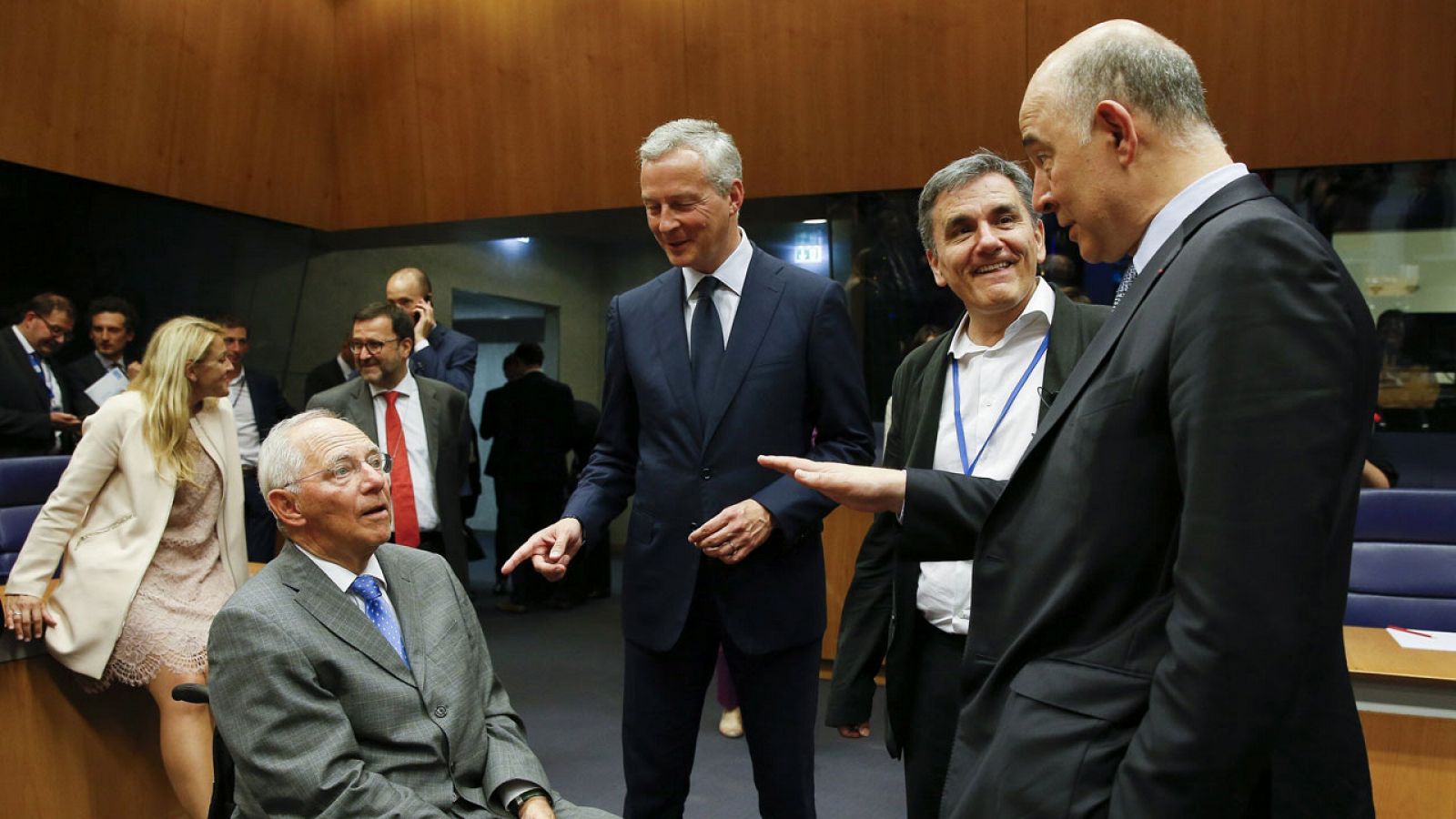 Los responsables de finanzas de Alemania y Francia junto al ministro griego Tsakalotos y el comisario Moscovici