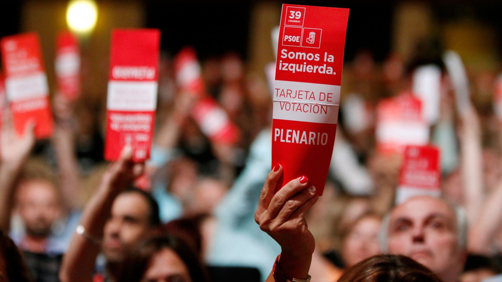 Momento del plenario del 39º Congreso Federal del PSOE, en el Palacio Municipal de Congresos de Madrid