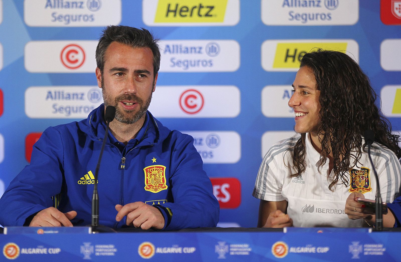 El entrenador de la selección española femenina de fútbol, Jorge Vilda (i), y Veronica Boquete (d) en una imagen de archivo.