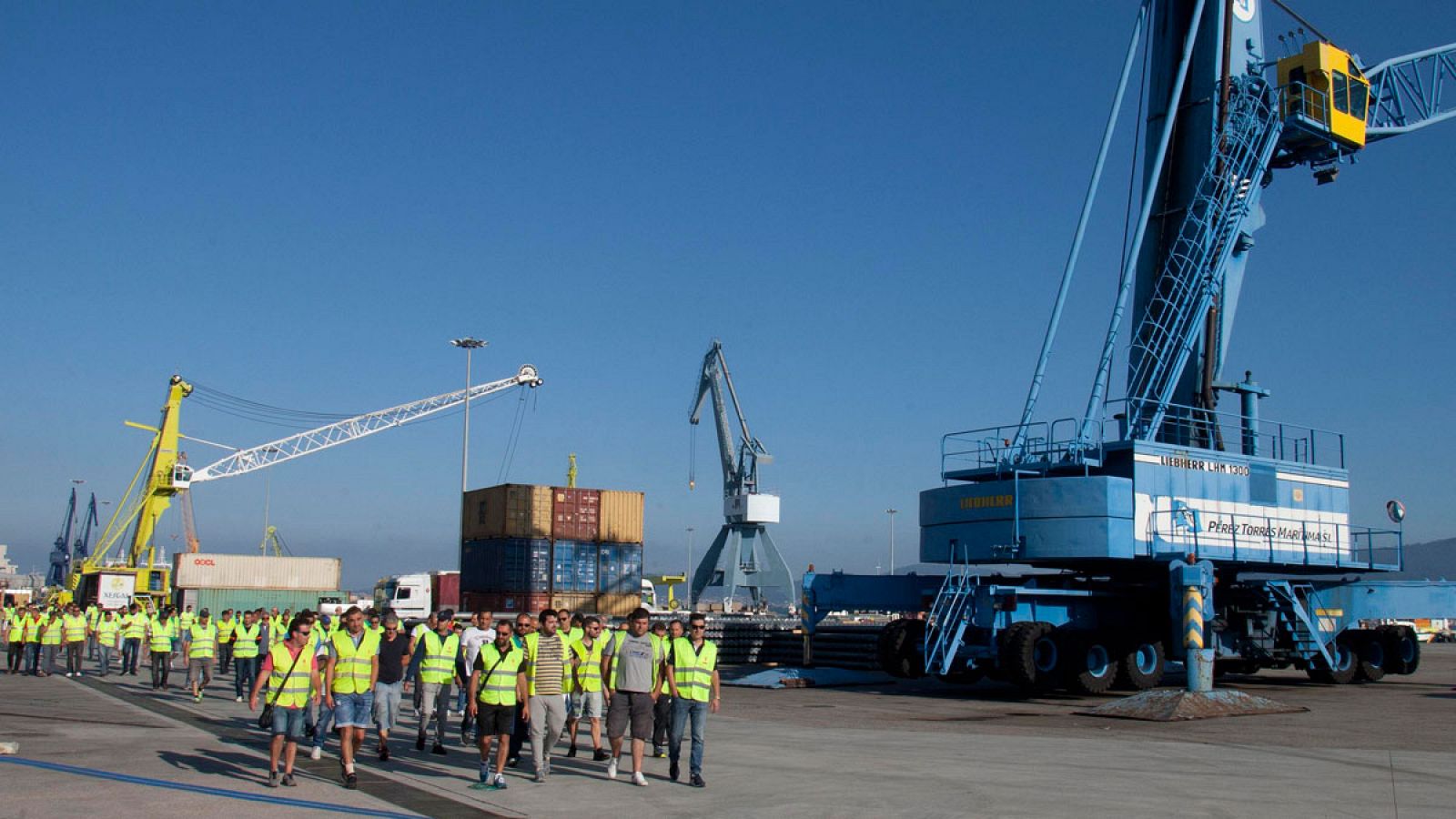 Un grupo de estibadores a su llegada al puerto de Vigo en una imagen de archivo