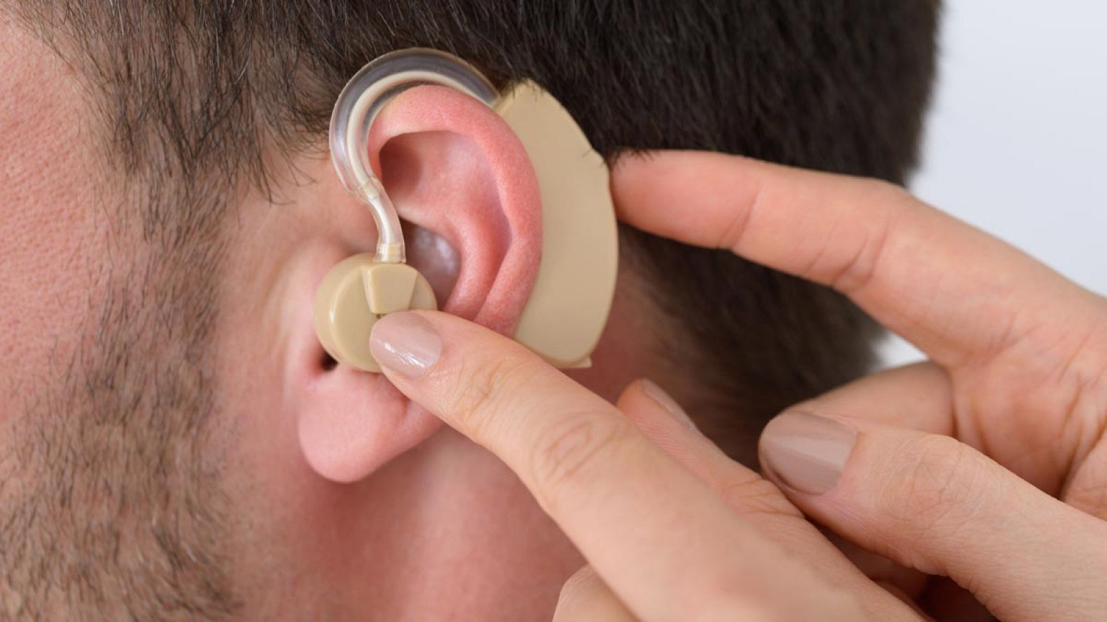 Si se dañan las células del oído interno se puede producir sordera o vértigo.