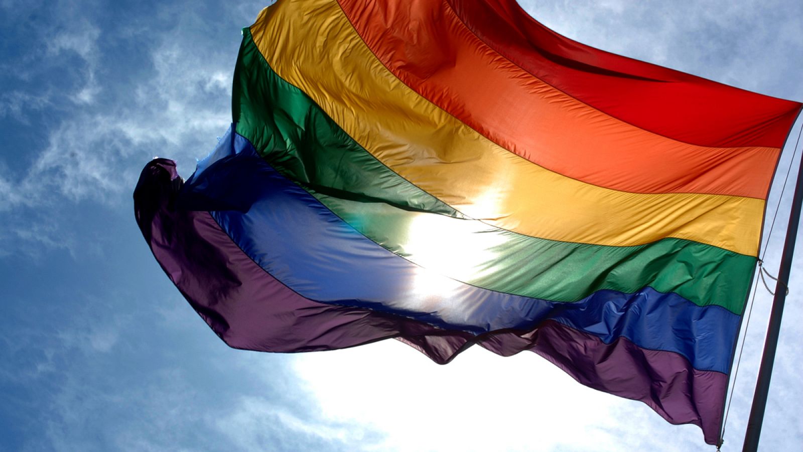 La bandera arcoíris del orgullo LGTB