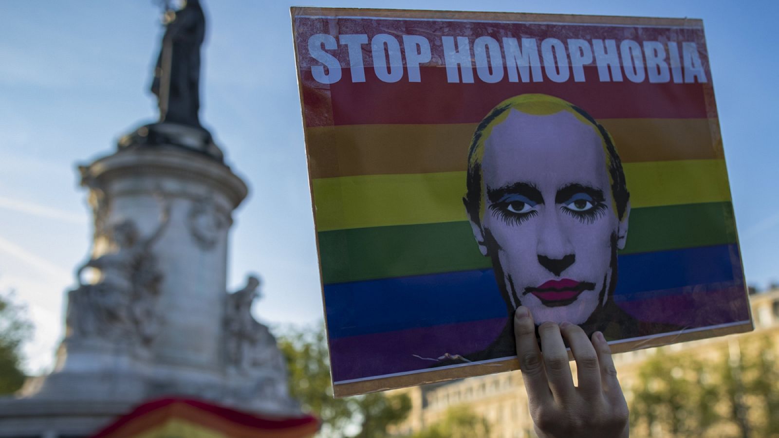 Manifestación en París contra los abusos en Chechenia y la homofobia rusa
