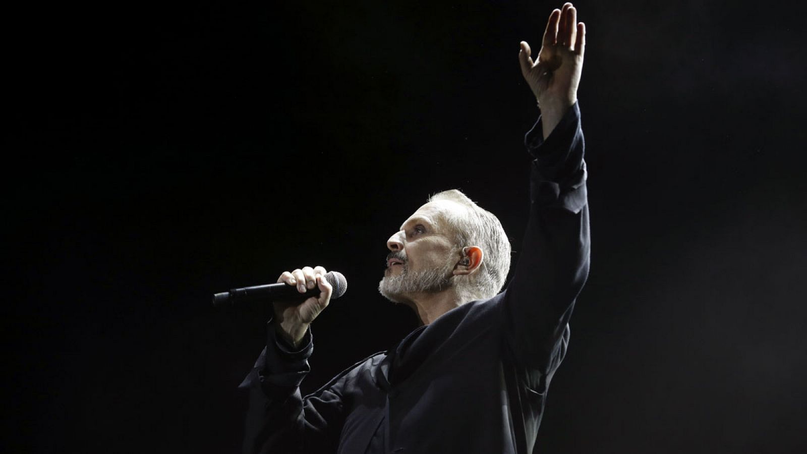 Miguel Bosé durante el concierto ofrecido el viernes 23 de junio de 2017 en el WiZink Center, en Madrid.