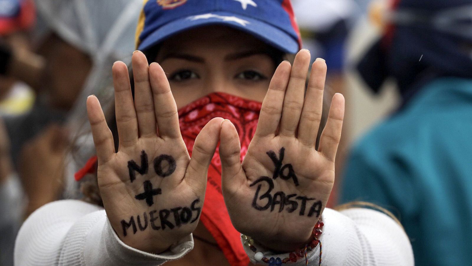Impiden a la Fiscalía venezolana ver a los manifestantes presos y continúan las protestas