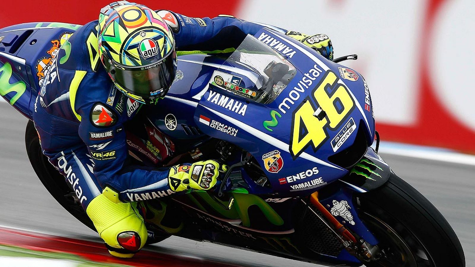 El italiano Valentino Rossi (Yamaha YZR M 1) se adjudicó su primera victoria de 2017 al ganar el Gran Premio de Holanda de MotoGP en el circuito de Assen por delante de su compatriota Danilo Petrucci (Ducati Desmosedici GP17) y del español Marc Márqu