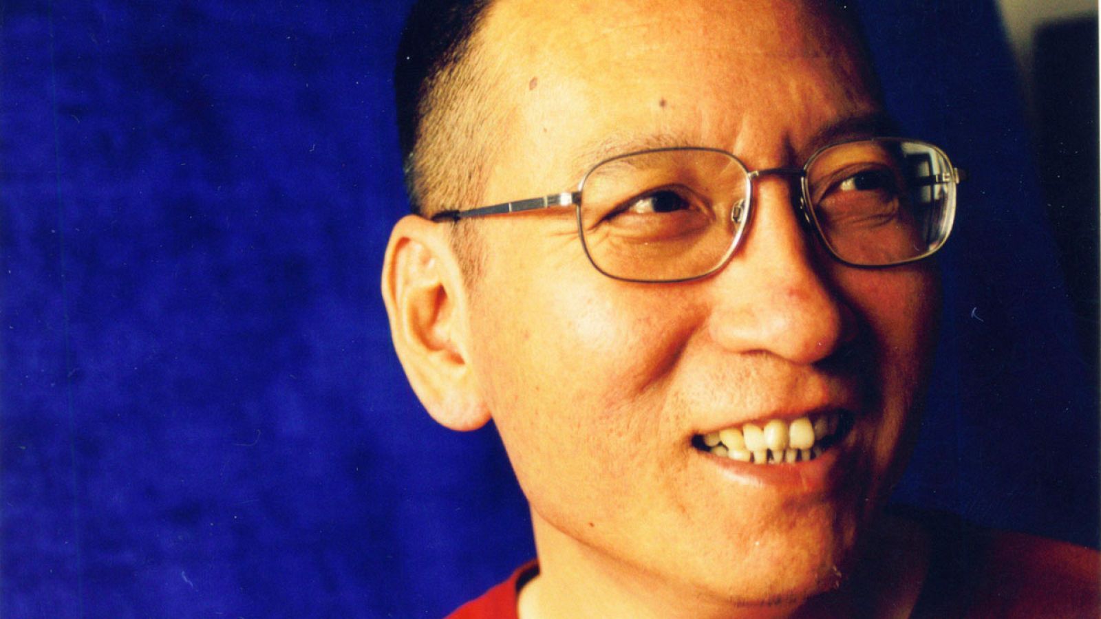 Fotografía de archivo de fecha desconocida que muestra al disidente chino Liu Xiaobo en Pekín, China.