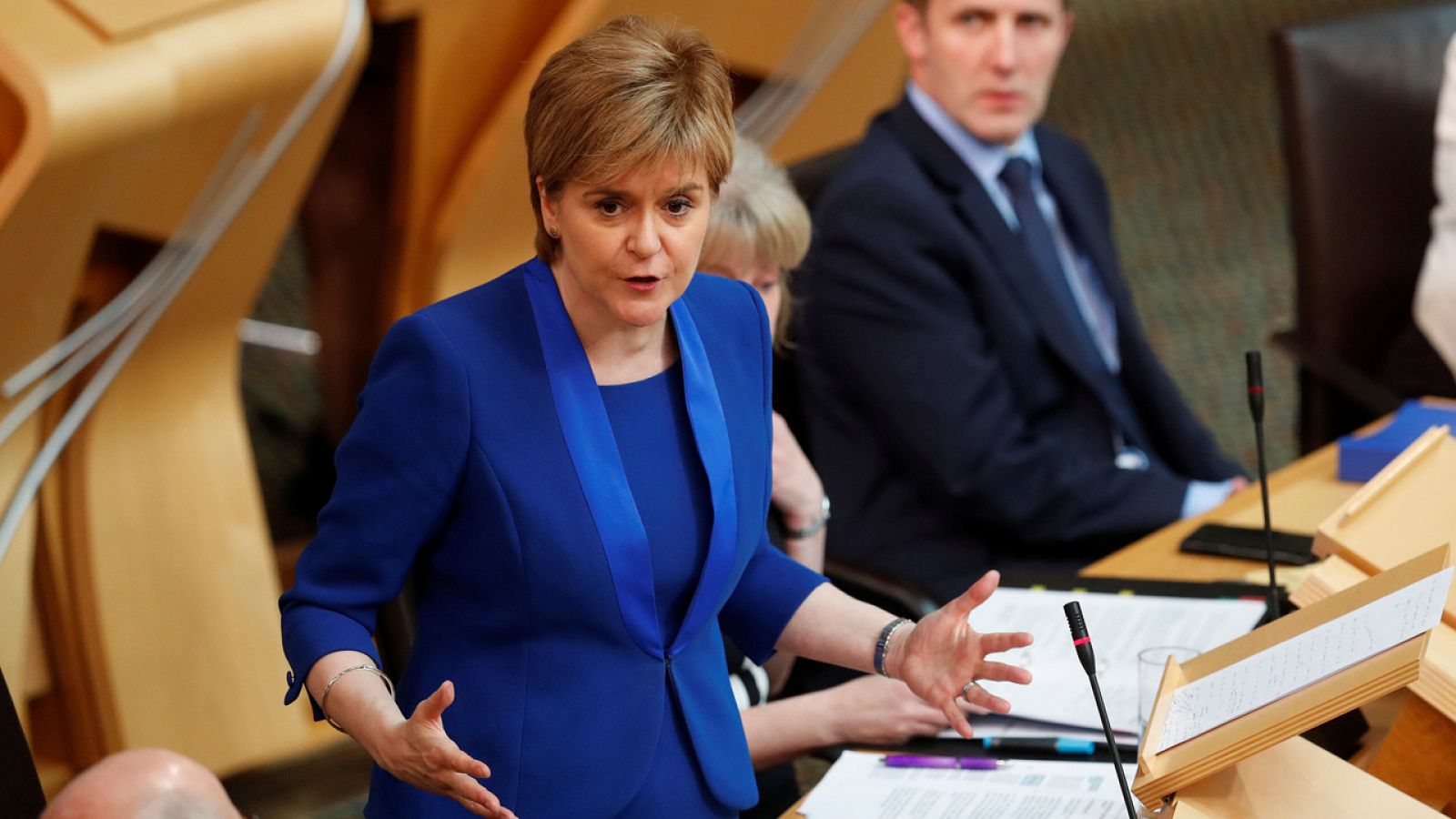 La ministra principal de escocia, Nicola Sturgeon, habla en el Parlamento de Edimburgo