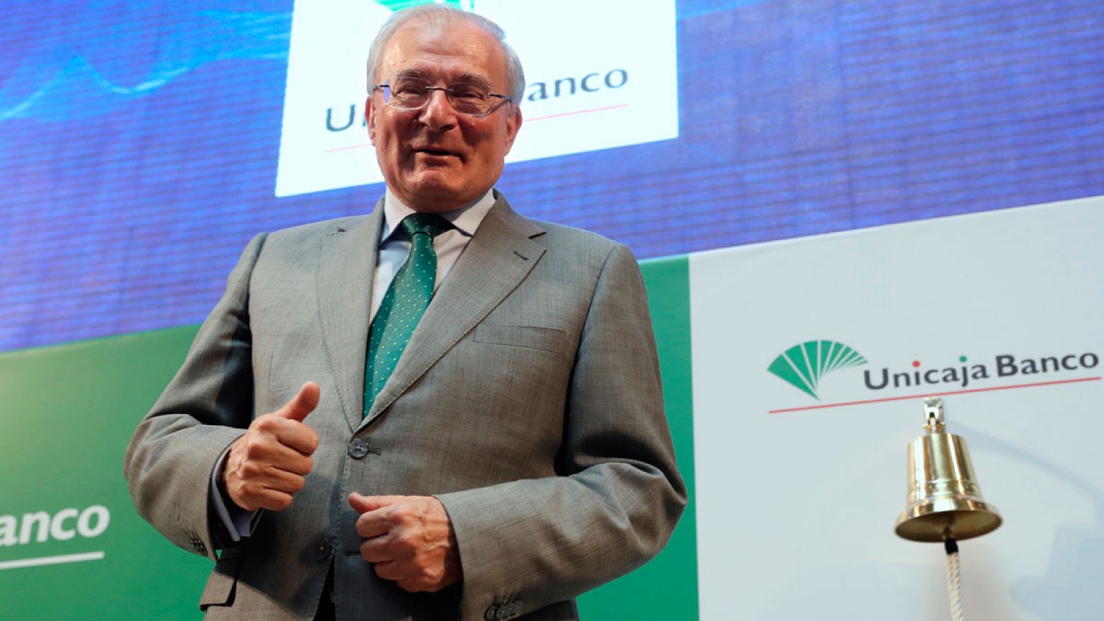 El presidente de Unicaja Banco, Manuel Azuaga, durante el debut en Bolsa del banco andaluz