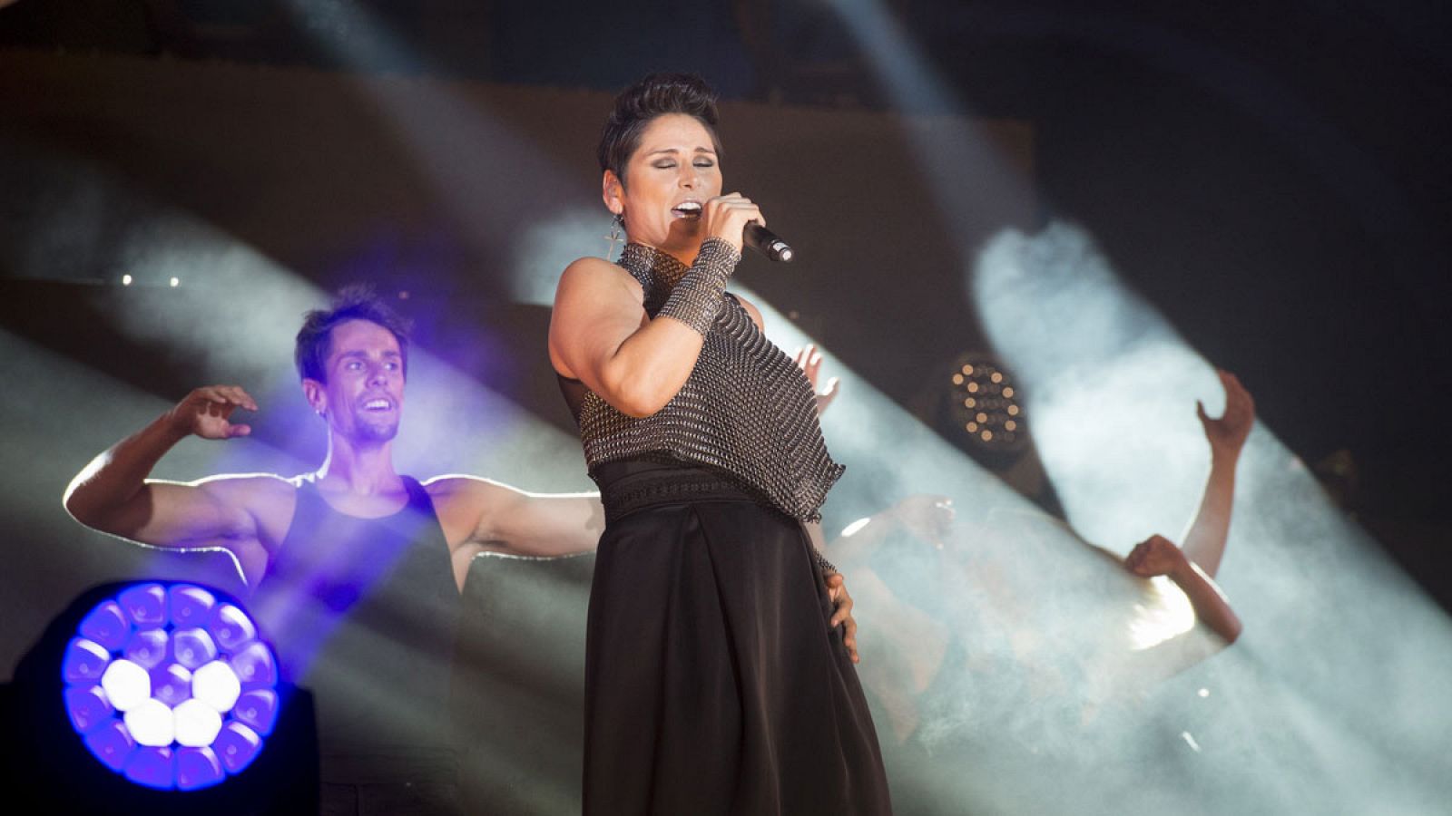 La cantante Rosa durante su actuación en la Gala Europride / Eurovisión que se ha celebrado en la Puerta Alcalá de Madrid ete sábado, 1 de julio de 2017.