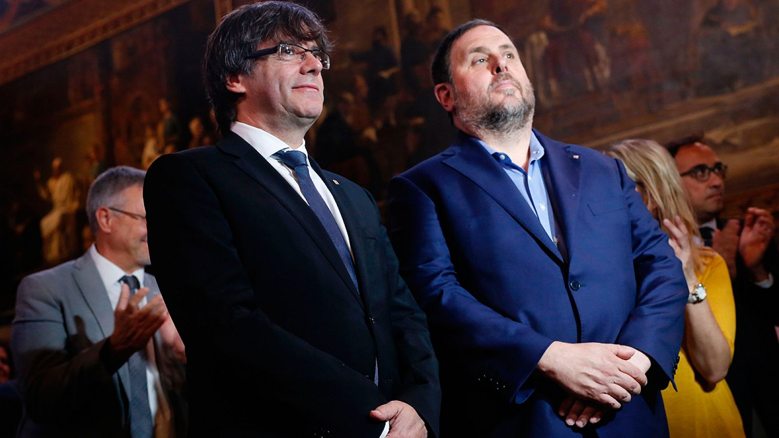 El presidente de la Generalitat de Cataluña, Carles Puigdemont, y el vicepresidente, Oriol Junqueras.