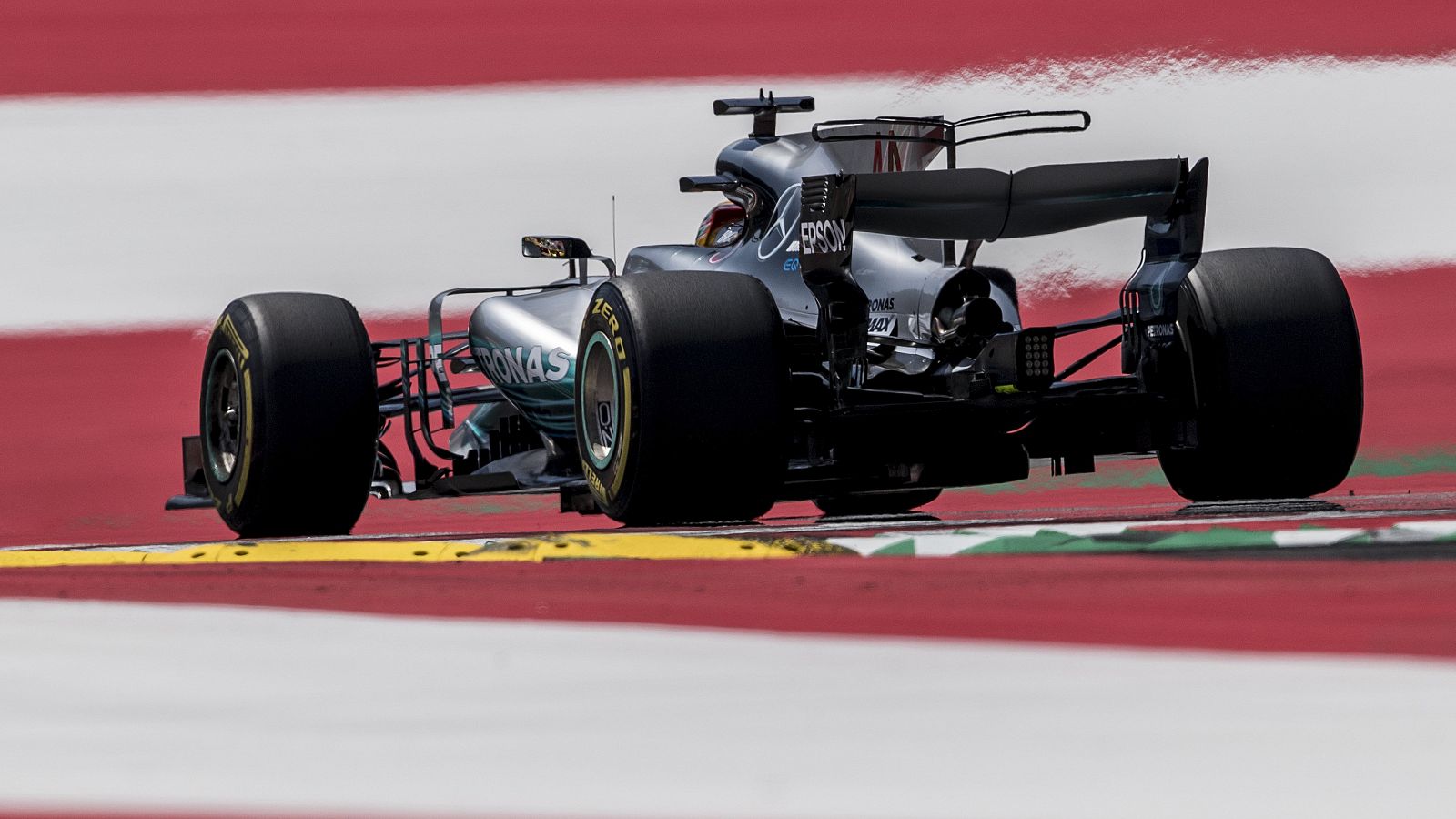 El británico Lewis Hamilton, el más rápido en la primera jornada en Austria