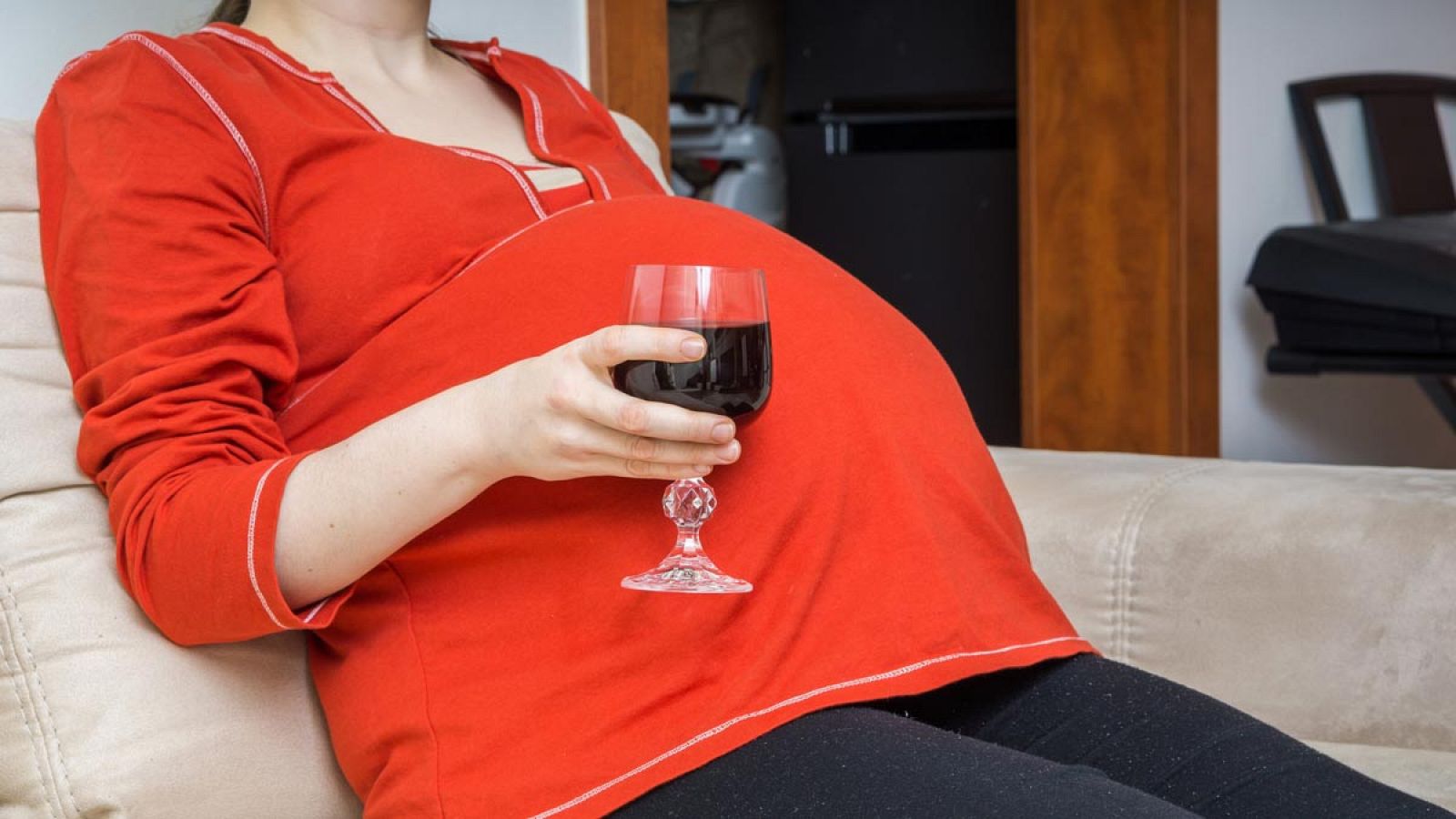 Beber alcohol, aunque sea una vez a la semana, es suficiente para provocar errores neuronales graves en el feto.