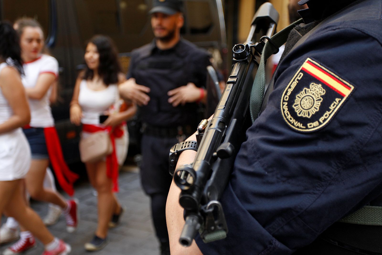 Imagen de la policía en las calles de Pamplona durante los Sanfermines 2017.